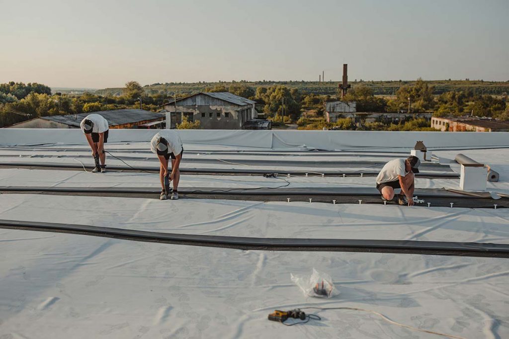4_useful_tips_for_a_proper_commercial_roof_maintenance