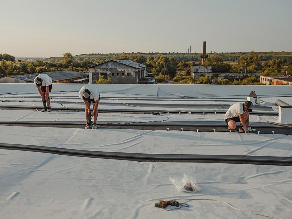 4_useful_tips_for_a_proper_commercial_roof_maintenance-featured