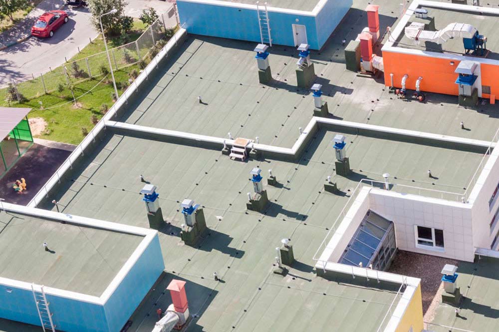 THE MANY BENEFITS OF COMMERCIAL FLAT ROOFING